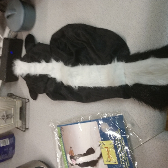 Dog Skunk Costume - Picture 1 of 5